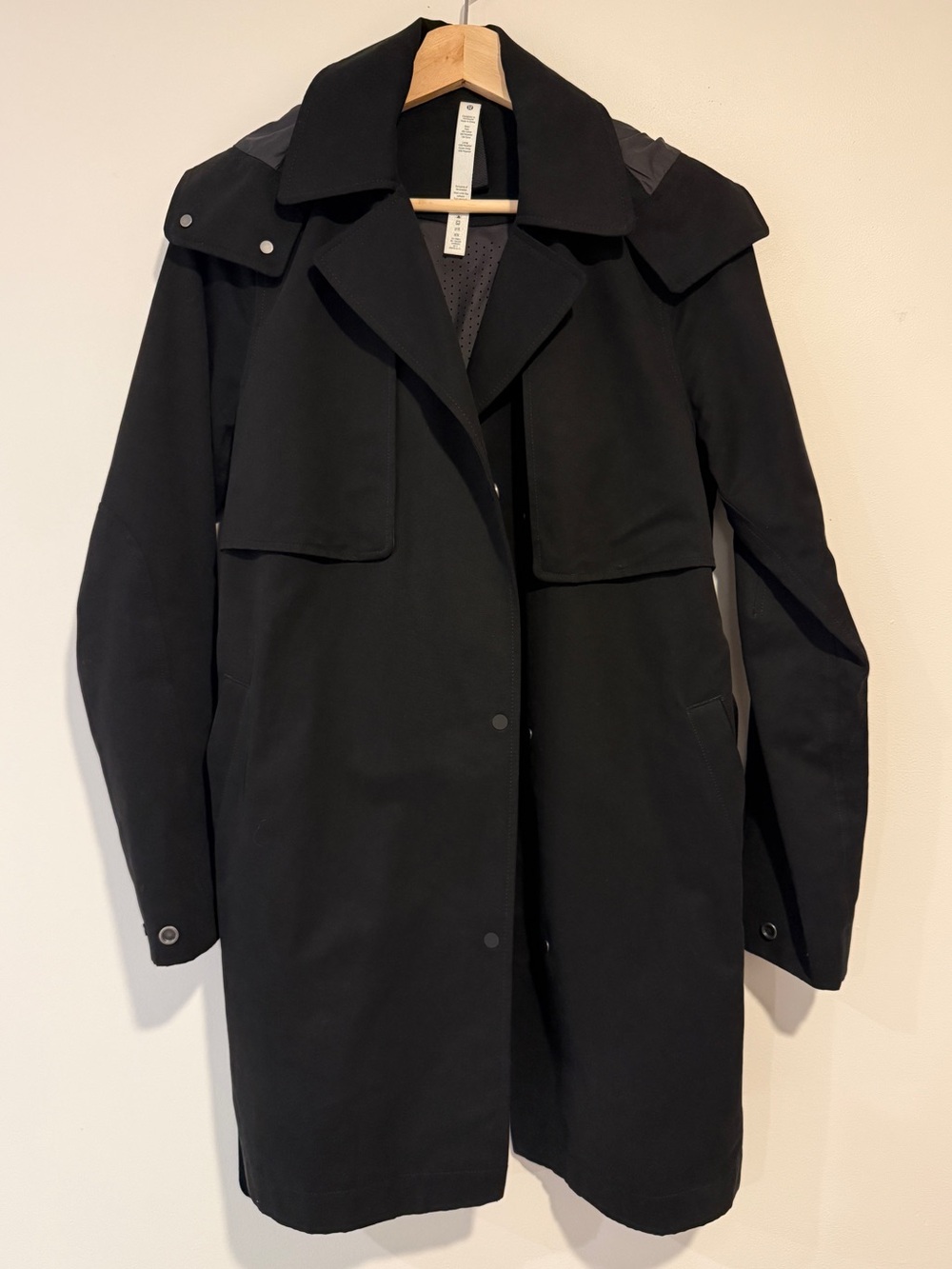 Lululemon Black Trench with removable hood and belt - Black - Size 6
